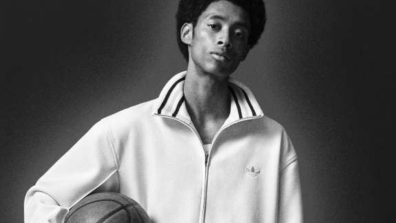 Adidas e Wales Bonner lançam coleção em homenagem a Kareem Abdul-Jabbar